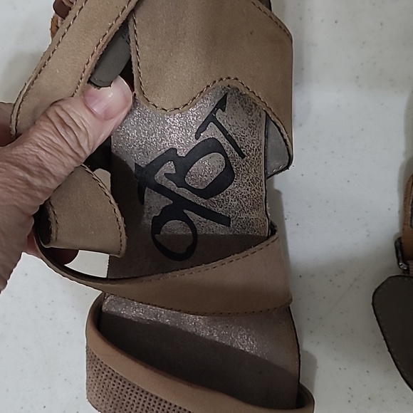 OTBT "Freedom" Women's Tan Wedge Sandals size 8 - Picture 5 of 11